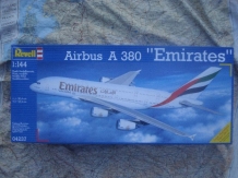 images/productimages/small/Airbus A380 Emirates Revell 1;144 nw.voor.jpg